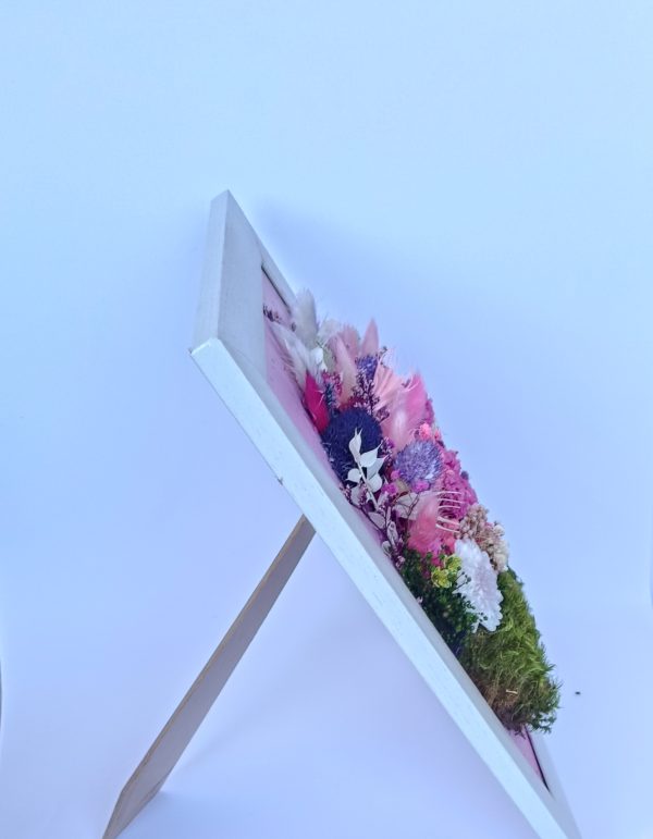 Cuadro de flores preservadas y musgo - Imagen 5